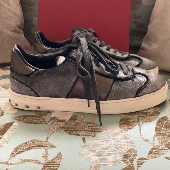 $895 Valentino Garavani Rockstud Sneaker 37.5 New - Picture 3 of 9